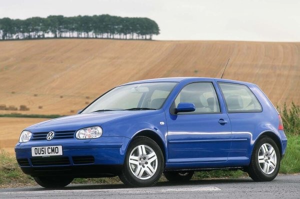 Изработката и качеството на материалите направиха направо скок в стратосферата с четвъртото поколение на Golf. Той има интериор, който да съперничи на Mercedes-Benz C-Class и на близкото  Audi A3 , но е значително по-евтин. Версията GTI всъщност беше твърде рафинирана за железните феновте. 

Но версиите, особено  оборудваните с PD (помпа-дюза) турбодизелови двигатели, които бяха въведени през 1999 година, бяха топ.